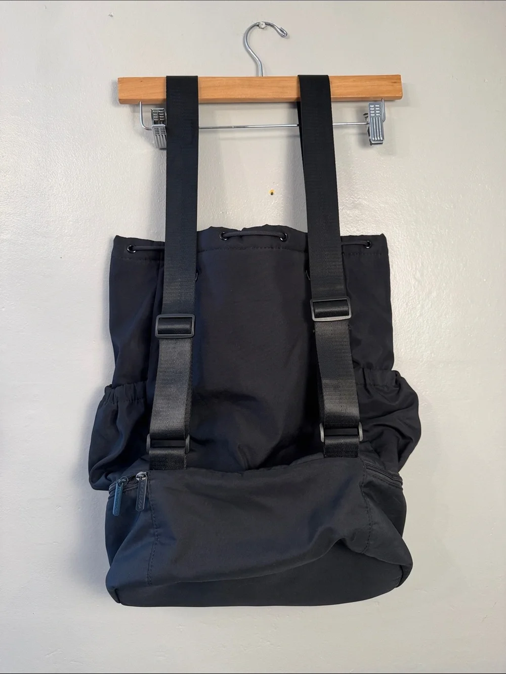 BEYOND YOGA Women's Black Convertible Gym Bag